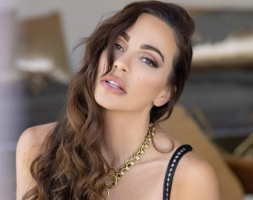 Abigail Mac Net worth, Age, Height, Family, Career, Children, Bio/wiki